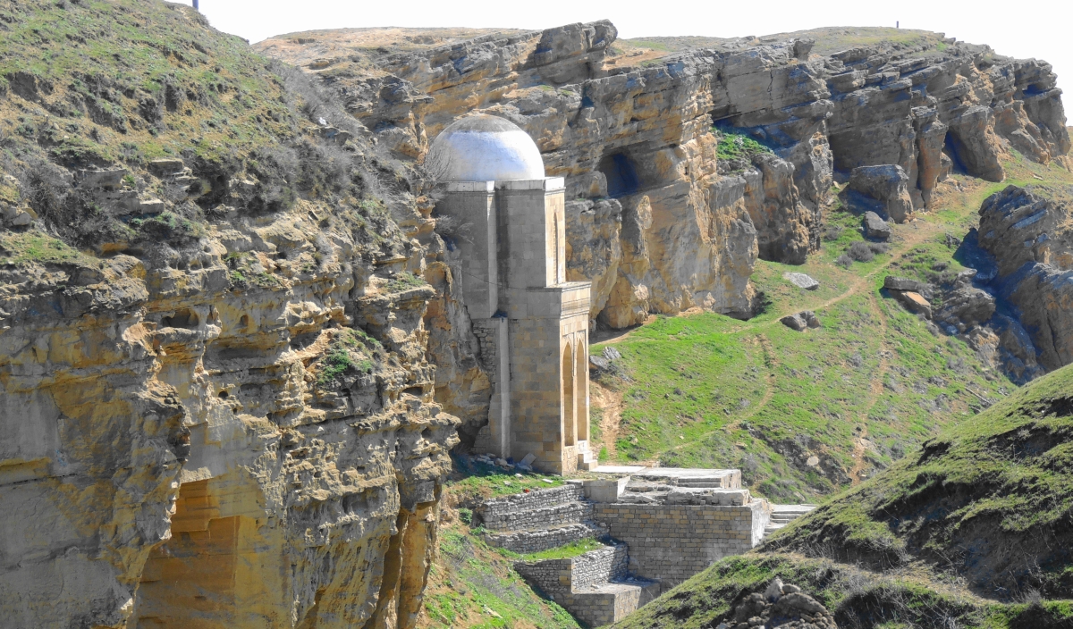 Diri Baba mausoleum near Shamahi